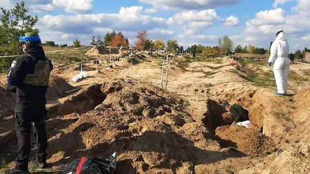 Ororile războiului din Ucraina: o groapă comună şi alte morminte, descoperite în oraşul Liman