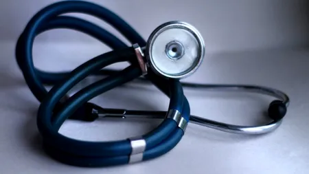 O bătrână de 85 de ani a murit la Spitalul din Corabia, așteptând o scrisoare medicală pentru un tub de oxigen. A primit-o abia după „o atenție” din partea familiei, dar prea târziu