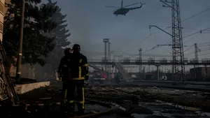 Rusia își intensifică ATACURILE pe teritoriul ucrainean/ Moscova revendică ocuparea a trei orașe din regiunea Donețk