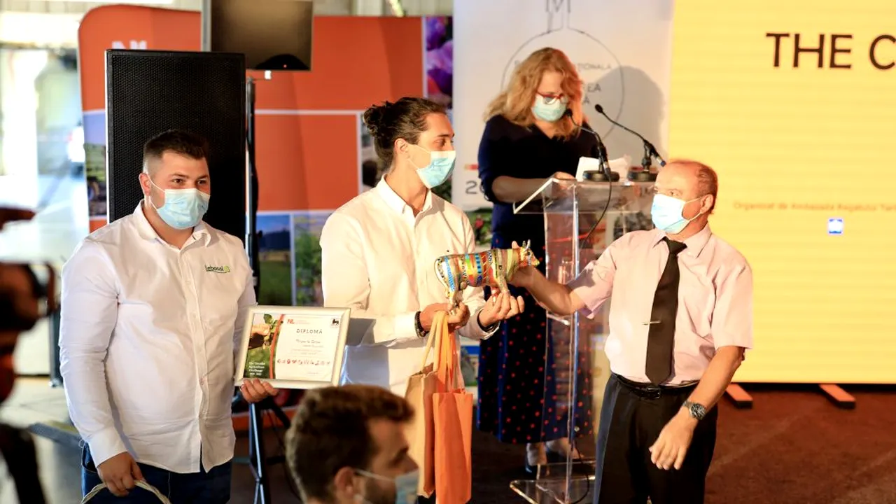 Cum pot face românii bani din râme roșii, pește și legume, toate crescute în containere (EXCLUSIV)