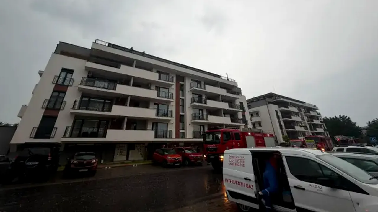Explozie la etajul cinci al unui bloc din Sibiu. Zeci de persoane au fost evacuate
