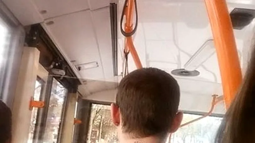 Cum a fost fotografiat acest tânăr într-un autobuz din Chișinău