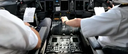 Doi piloți s-au luat la bătaie în timpul unui zbor. După ce i-a despărțit, un însoțitor de bord a stat cu ei să-i păzească