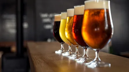 Studiu: Două halbe de bere pe zi ajută la reducerea riscului de Alzheimer