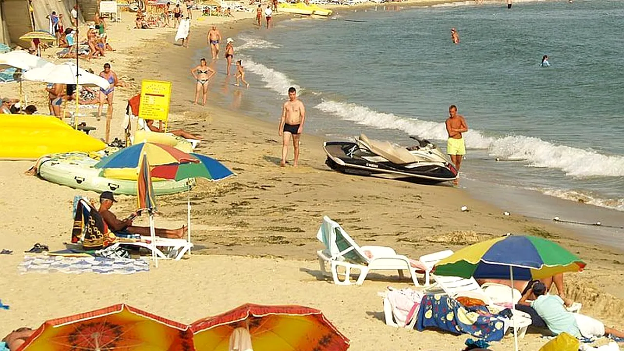 Bulgaria investighează apariția unei substanțe chimice pe plajele de la Marea Neagră 