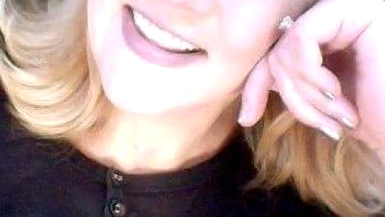 Sora vitregă a ducesei Meghan de Sussex, Samantha Markle, anchetată pentru agresiune pe internet