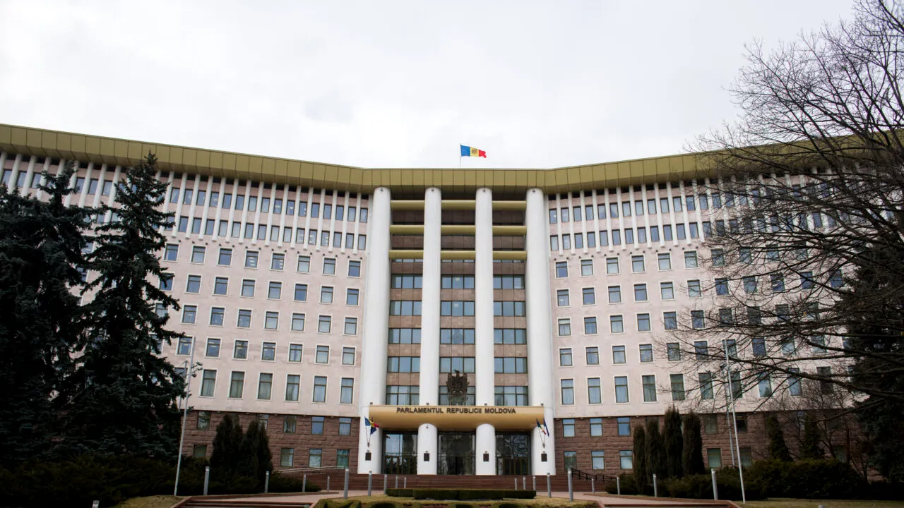 Republica Moldova iese oficial din comunitatea fostelor state URSS (CSI). Parlamentul a dat votul final