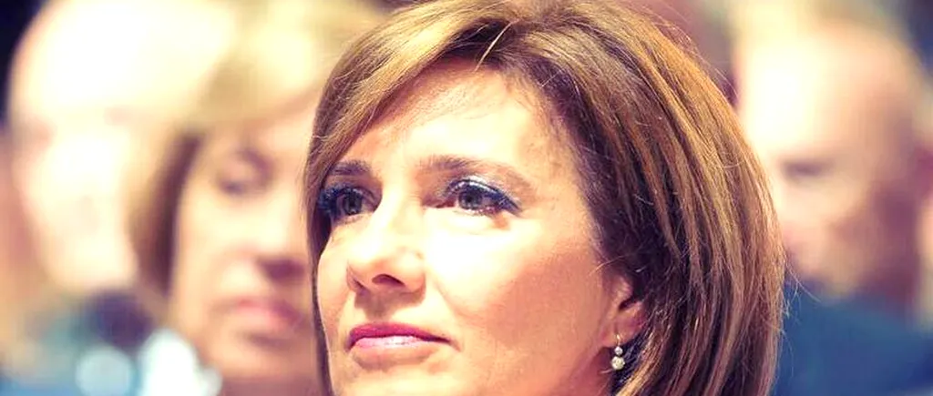ALEGERI PARLAMENTARE 2020. Carmen Iohannis, apariție de senzație la vot! Soția președintelui a întors toate privirile în jur (FOTO)
