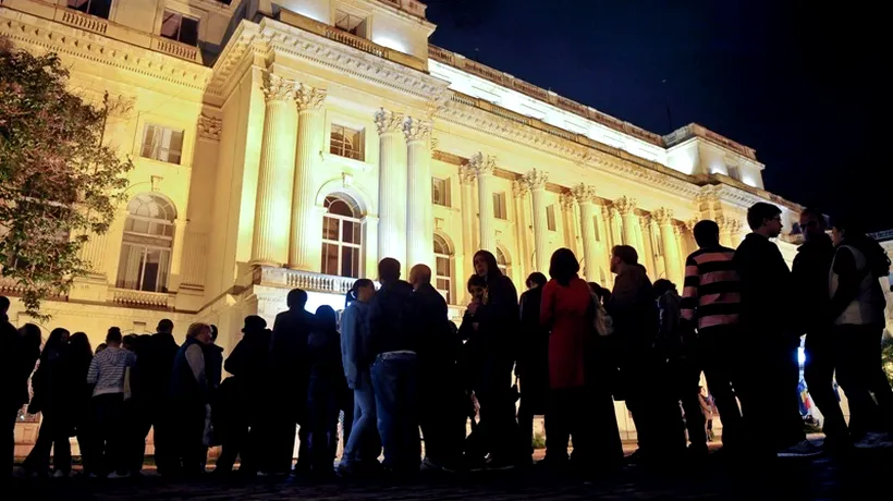 Cultură, pe fugă și cu ghionturi. Cum mi-am petrecut Noaptea Muzeelor în București. Un spectacol de genul ăsta nu își are locul în cimitir. FOTO 