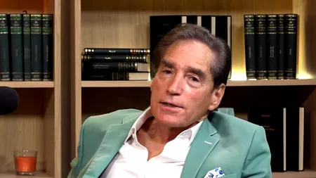 VIDEO | Petre Roman, despre celebrul pulover roșu, simbol al Revoluției din 1989: „Îl am și acum. L-am mai purtat la...”