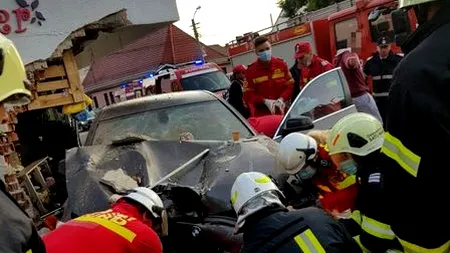 O femeie a fost lovită cu mașina în stația de autobuz, în Otopeni! Șoferul are 25 de ani, iar femeia se află în stare gravă