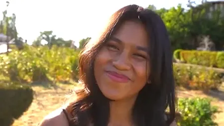Tânăra din Indonezia care e virală pe TikTok promovând România. „Pentru iubire am venit aici”