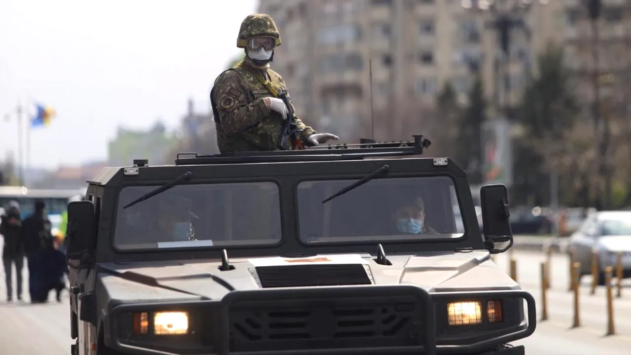 STARE de URGENȚĂ | Au început controalele! Armata pe străzile din București - FOTO