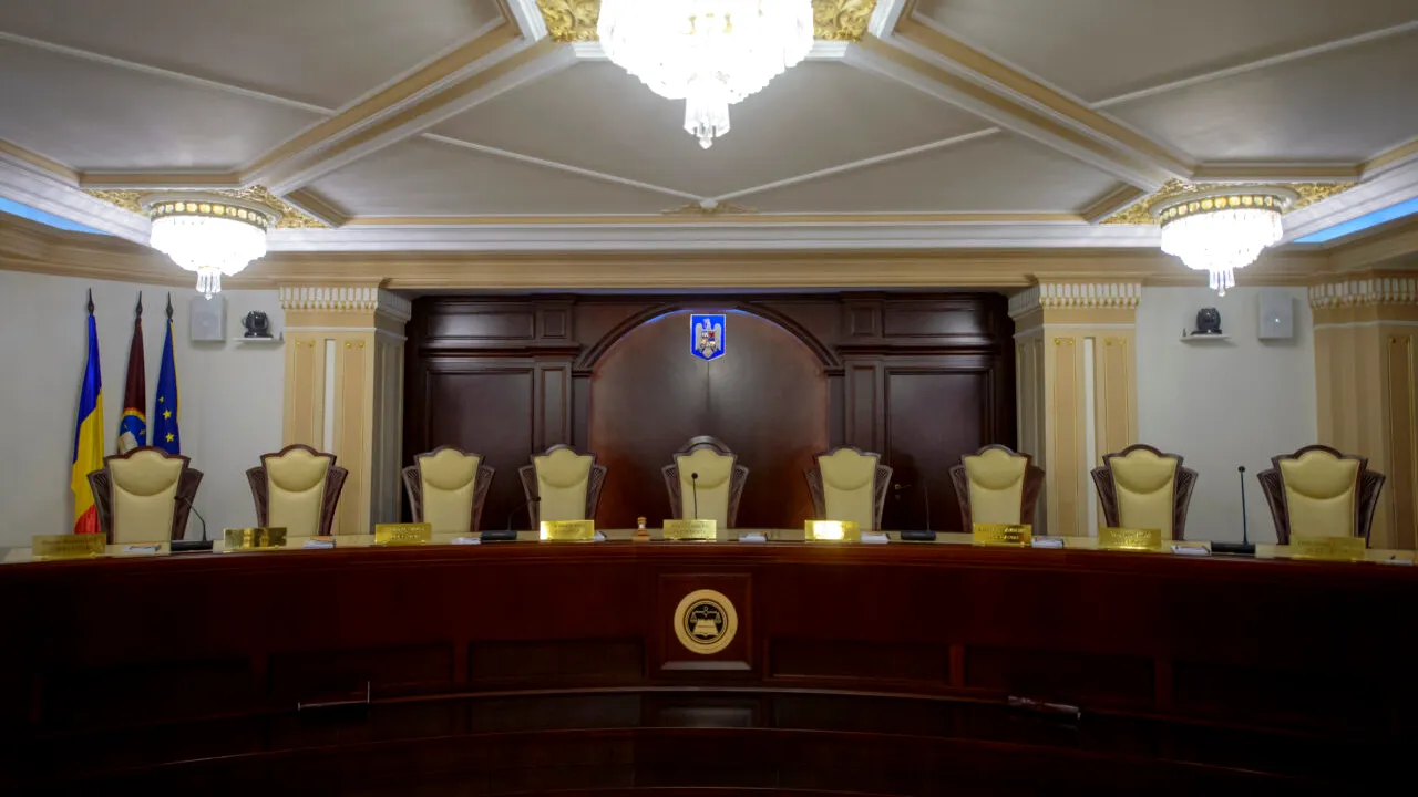 Respingerea candidaturii Dianei Șoșoacă, criticată de APADOR-CH: O lovitură pentru drepturile fundamentale / Cum ar putea fi modificată Constituția