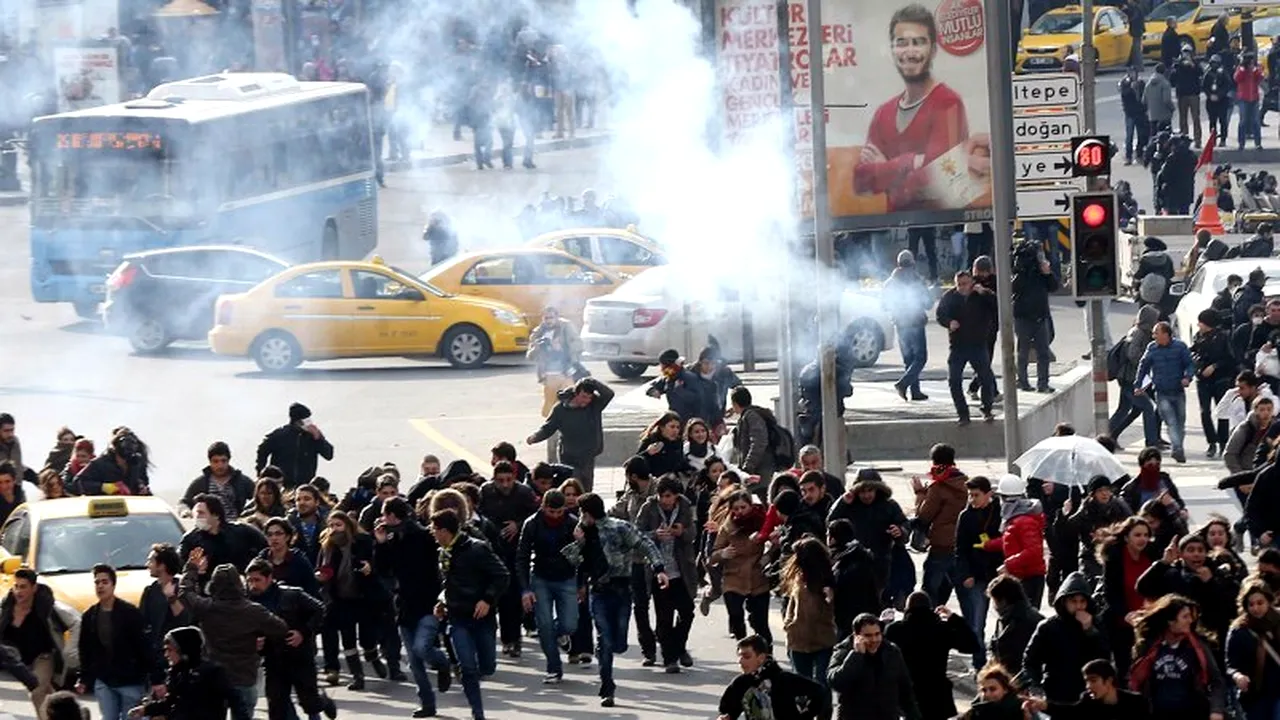 Un nou război civil stă să izbucnească aproape de România. IMAGINI LIVE
