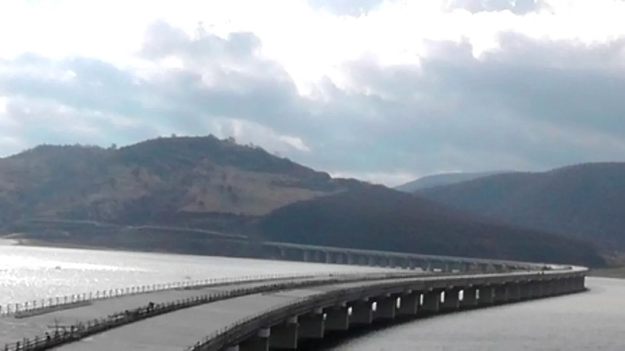 DOSARUL BECHTEL surprins într-o imagine: Unde se termină viaductul de la Suplacu de Barcău, care ar fi trebuit să fie vedeta construcțiilor din Europa 