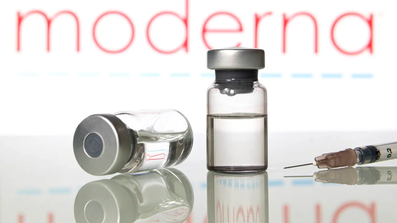 Aproape 130.000 doze de la Moderna ajung, joi, în România. În aceeași zi ajung si aproximativ 130.000 de vaccinuri AstraZeneca