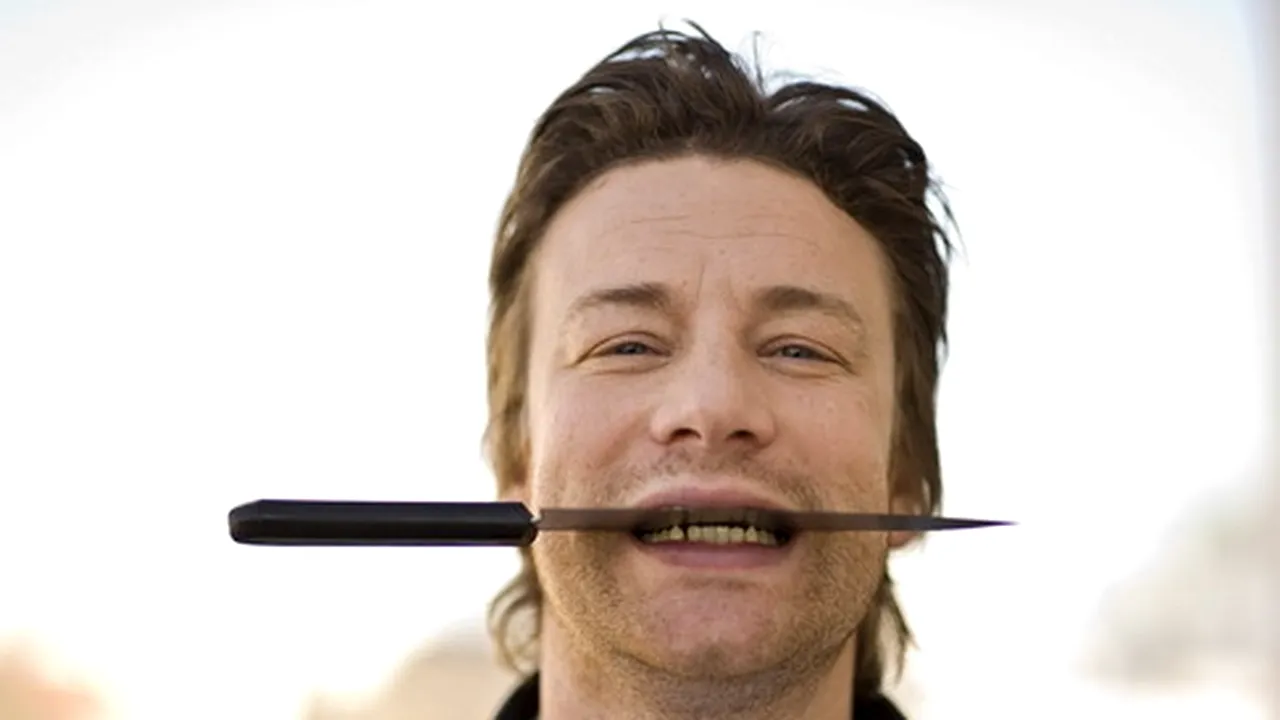 Jamie Oliver i-a înfuriat pe ITALIENI cu rețeta sa „originală” de carbonara. Ce ingredient „interzis” a adăugat în paste