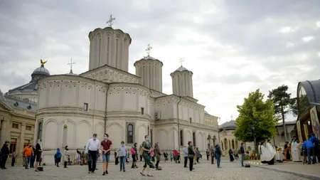 Patriarhia avertizează că unii politicieni ar vrea să mobilizeze la PROTESTE credincioșii, la slujbele de duminică. ”Pot avea consecințe negative”