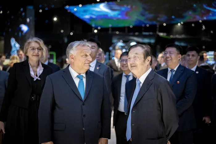Viktor Orbán cu fondatorul și directorul general al Huawei, Ren Zhengfei.Zoltán Fischer/Biroul de presă al prim-ministrului/MTI