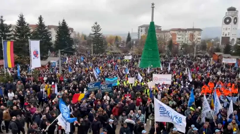 Mii de angajați ai Dacia au ieșit în stradă, la Mioveni