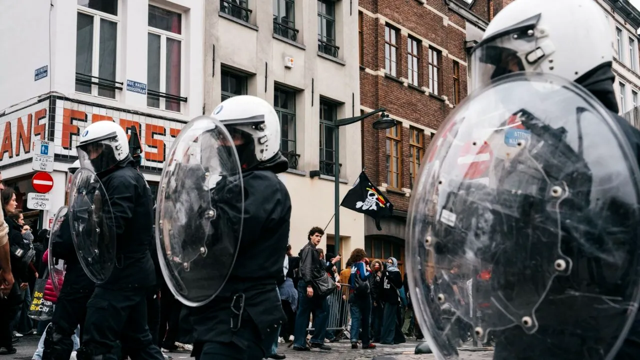 GREVĂ generală și proteste în Belgia împotriva ultimelor măsuri fiscale. Transportul public din capitala Bruxelles a fost puternic afectat