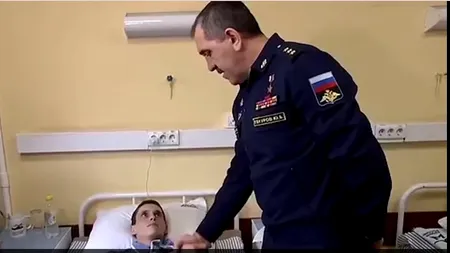 FOTO - VIDEO | Frică și regret. Cum au primit mai mulți soldați ruși rămași invalizi medaliile pentru curaj oferite de oficiali de la Kremlin