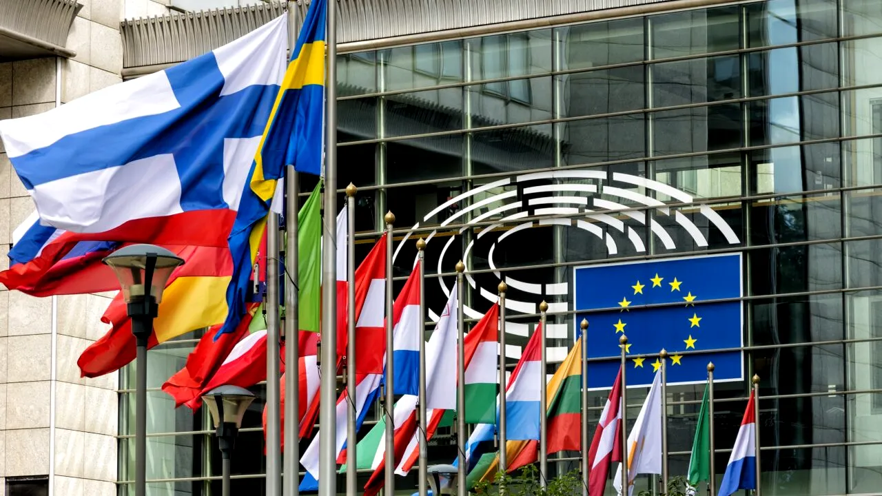 Eurobarometru: Încrederea cetățenilor europeni în UE a ajuns la cel mai RIDICAT nivel din 2007. Care este situația în România