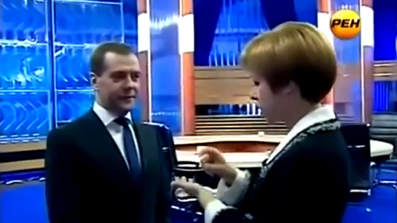 Dezvăluirile uimitoare făcute de Dmitri Medvedev în pauza unui interviu, fără să își dea seama că microfoanele și camerele de filmat erau pornite - VIDEO