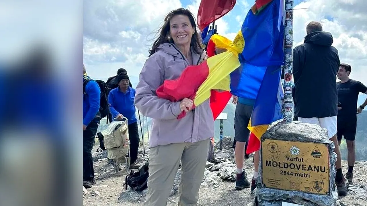 Sute de mesaje cu urări pentru Prima Doamnă, pe Facebook / Carmen Iohannis își sărbătorește ziua de naștere