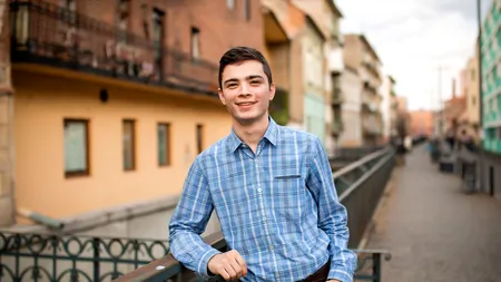 Un elev din Cluj a inventat ghiveciul care se autogospodărește: Florile pot fi udate printr-o aplicație de pe telefon - FOTO