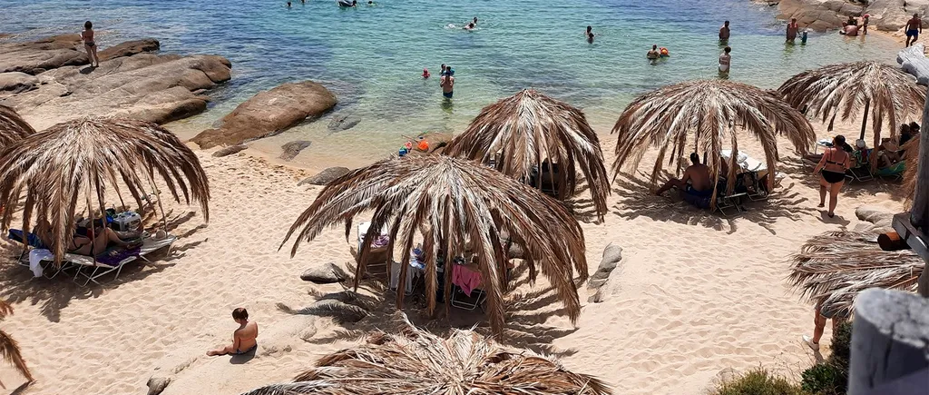 Cum a fost ușurat un turist român de 3.000 de euro, pe plaja Tigania din Halkidiki: Metodă inedită