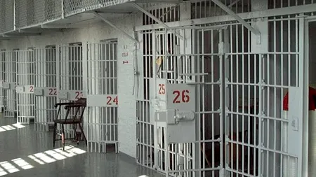 Deținut care aflase că va petrece 15 ani în închisoare, găsit spânzurat