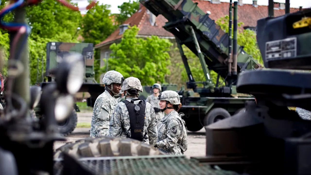 Un militar american a făcut schimb de ecusoane cu un general român, cei doi având același nume