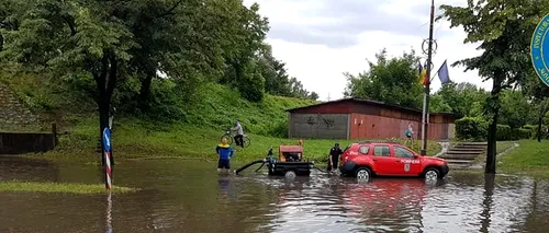Furtunile fac ravagii. Case inundate și mașini avariate în 21 de localități din țară- VIDEO
