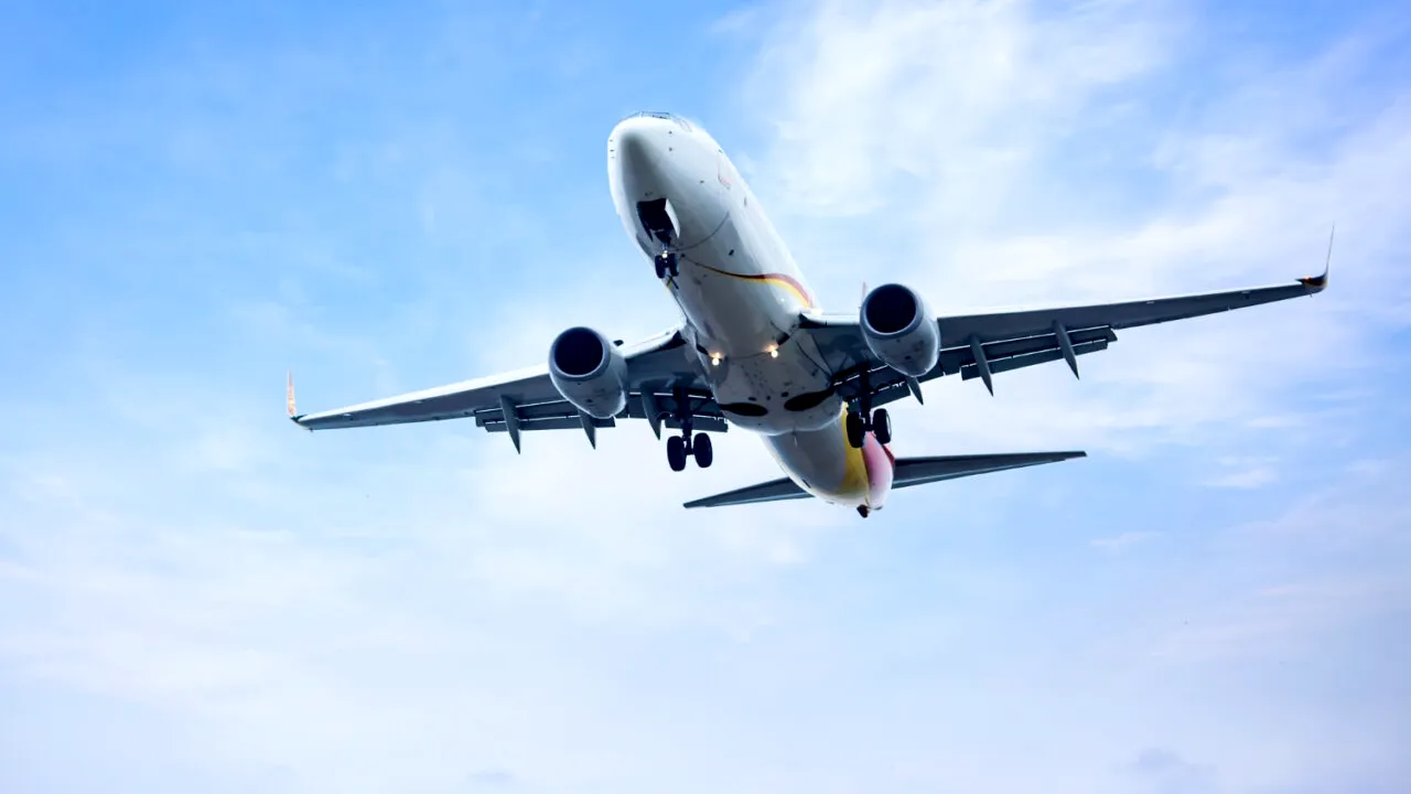 Qatarul își redeschide parțial spațiul aerian, după o săptămână de război și atacuri cu drone în Orientul Mijlociu. Ce zboruri au fost autorizate