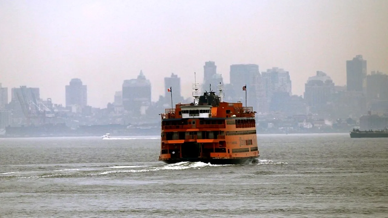 Accident de feribot în New York. Zeci de răniți