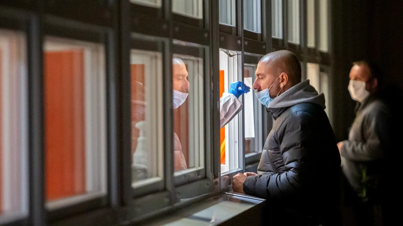 Când va începe testarea pentru COVID în farmacii. Secretar de stat: E foarte important ca testul să fie recoltat corect