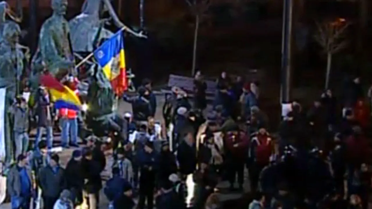 O sută de manifestanți s-au adunat la Universitate, unde în urmă cu un an au avut loc proteste