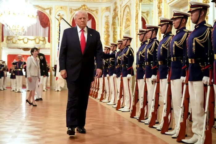 Trump este primit de Garda de Onoare a Palatului Akasaka 