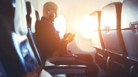 INDIGNARE. CEO-ul unei companii aeriene anunță că va opri zborurile dacă trebuie să lase scaunul din mijloc gol: Reguli „idioate” de distanţare socială