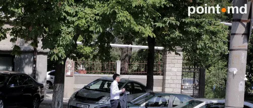 Dorin Chirtoacă, surprins pe străzile Chișinăului, deși a fost plasat în arest la domiciliu. VIDEO