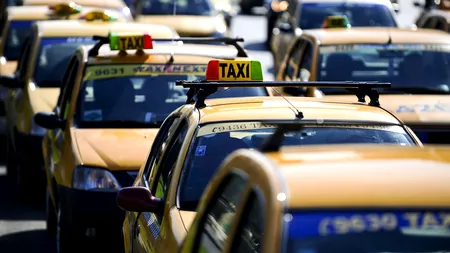 Taximetristul-erou: A salvat o femeie care prezenta simptomele unui infarct! A dus-o imediat la spital, escortat de poliție