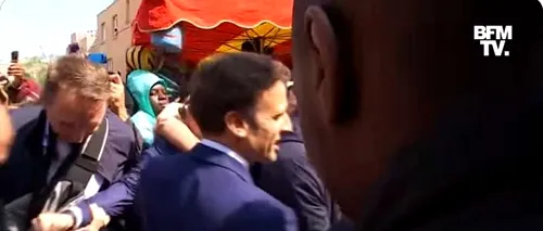 Macron a fost atacat cu roșii de către un protestatar furios, la prima ieșire în public după ce câștigat alegerile în Franța
