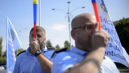 Polițiștii încep protestele în fața MAI. Amenință cu greva generală și blocarea sistemului. Care sunt revendicările lor?