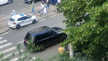 Breaking news. Motociclist de la Rutieră, lovit de o mașină în București! Polițistul a fost dus la spital pentru îngrijiri medicale