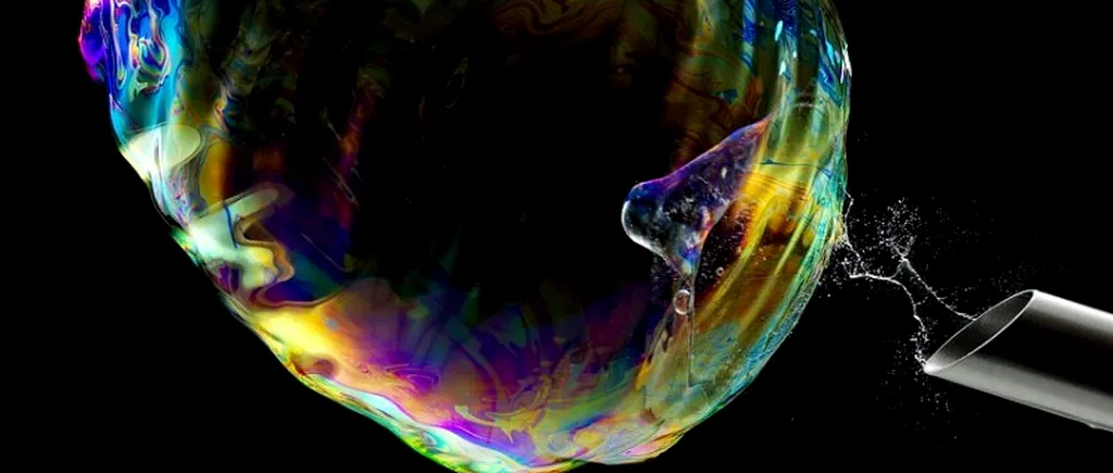 GALERIE FOTO. Spectacol de culoare în baloane de săpun  