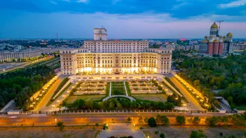 O turistă izbucnește în lacrimi la vederea Palatului Parlamentului: „Sunt OBSEDATĂ de această țară de 10 ani”