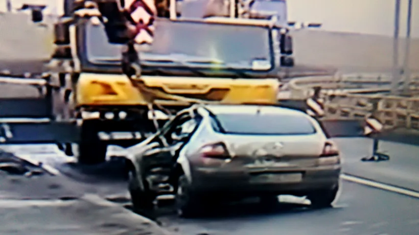 Trei persoane au fost rănite în București, după ce mașina în care se aflau a căzut în Dâmbovița - FOTO