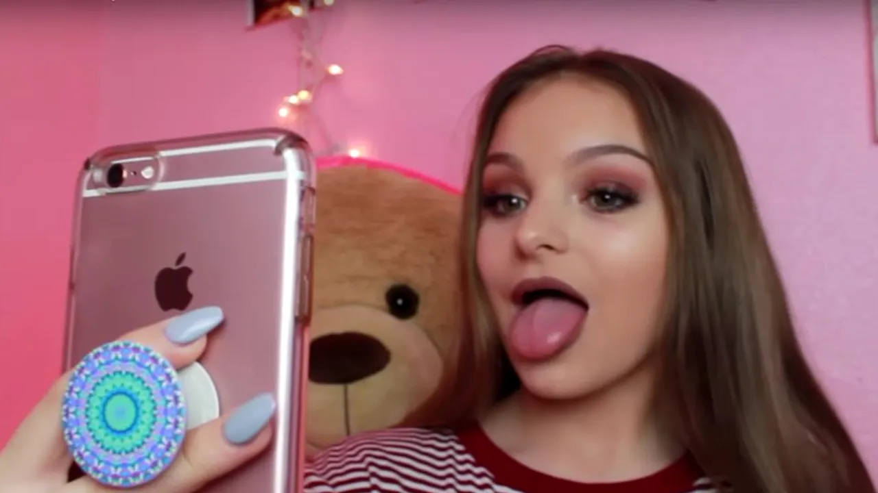 Dependenții de SELFIE-uri sunt amenințați de o BOALĂ PSIHICĂ greu de depistat. De ce riscă să ajungă LA BISTURIU